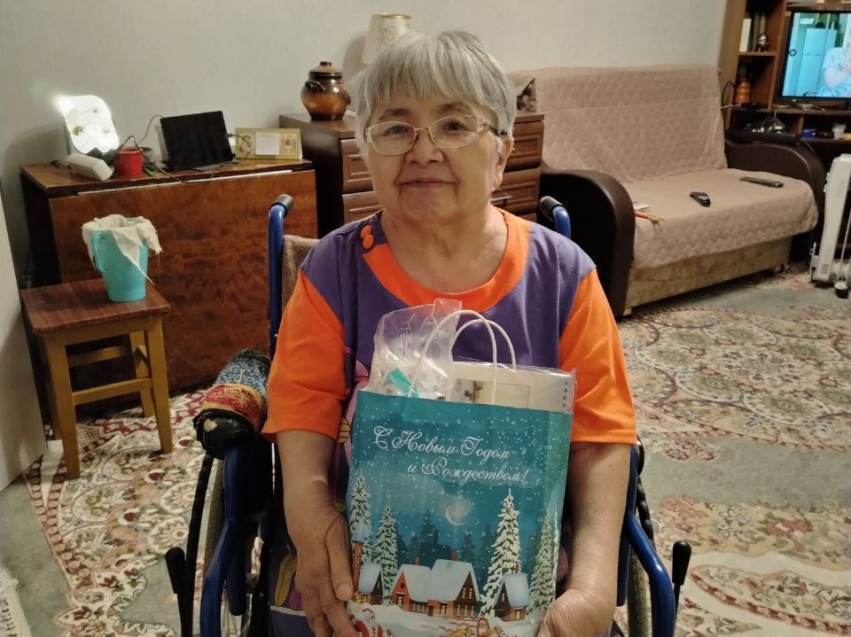 ​Волонтеры привезли новогоднее чудо одиноким пожилым забайкальцам